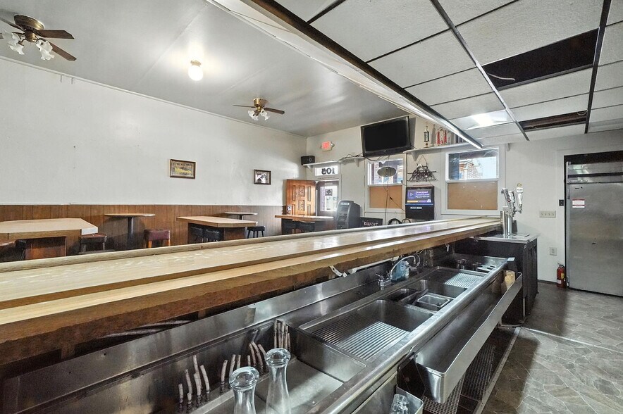 More Photos Of 105 Main St, Jackson Bar For Sale
