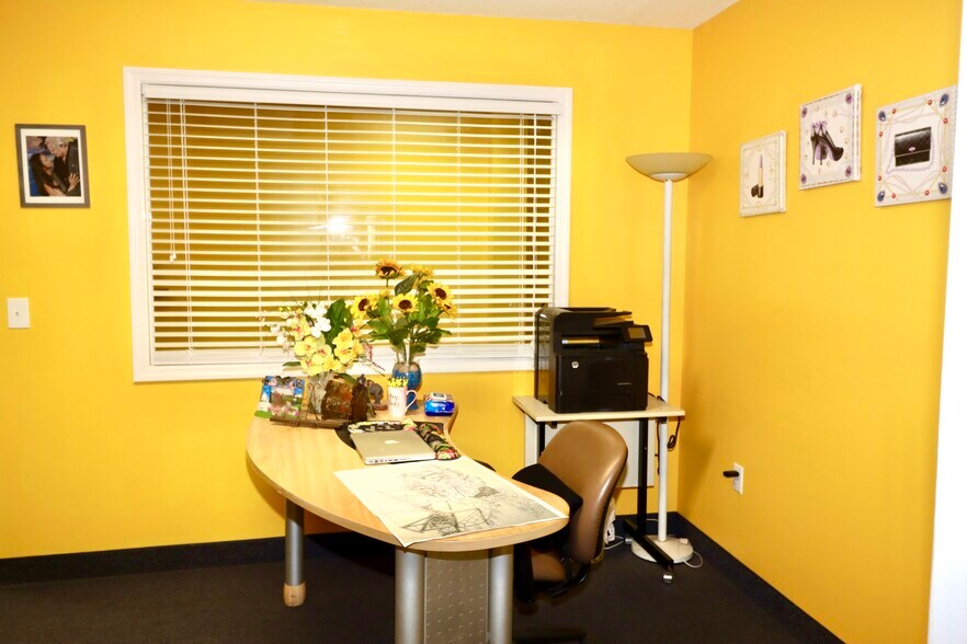 More Photos Of 2335 Columbia Hwy, Pulaski Office For Sale