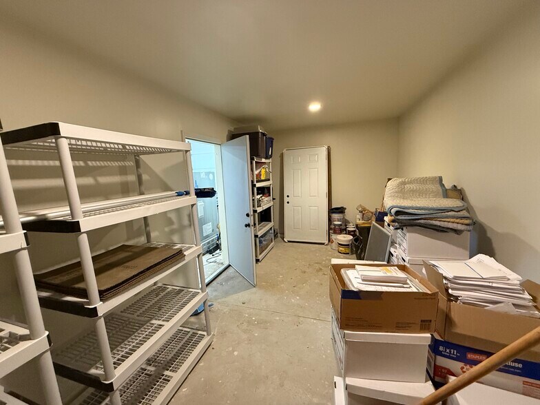 More Photos Of 805 Atlantic Ave, Franklin Light Manufacturing For Sale