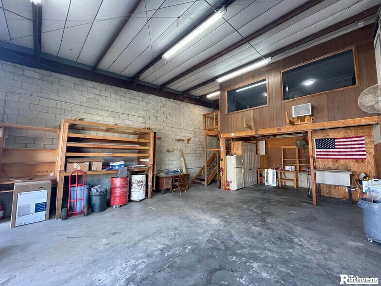 More Photos Of 3903 Industry Blvd, Lakeland Warehouse For Lease