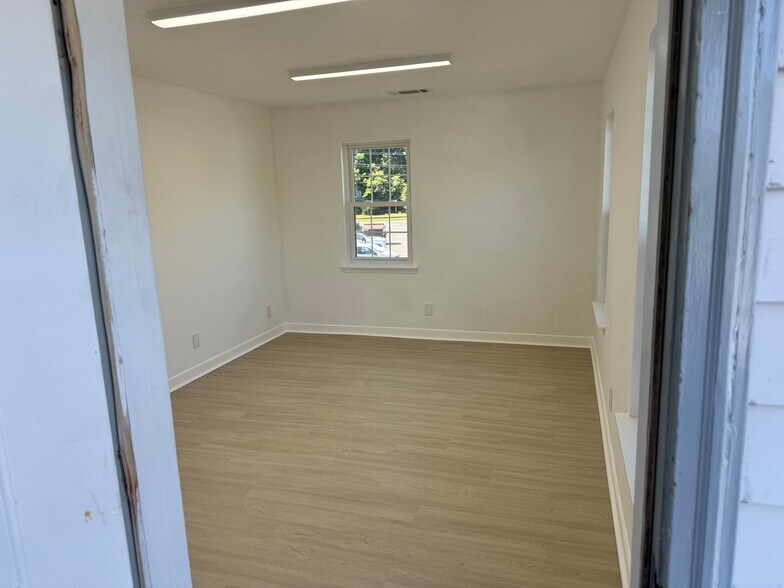 More Photos Of 236 Mustang Trl, Virginia Beach Office For Lease