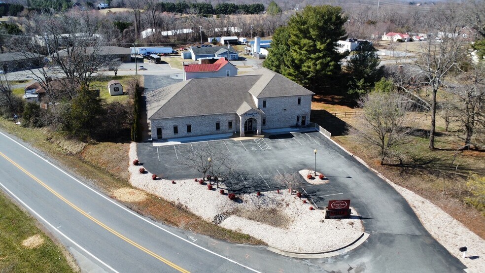 More Photos Of 1129 Thomas Jefferson Rd, Forest General Retail For Sale