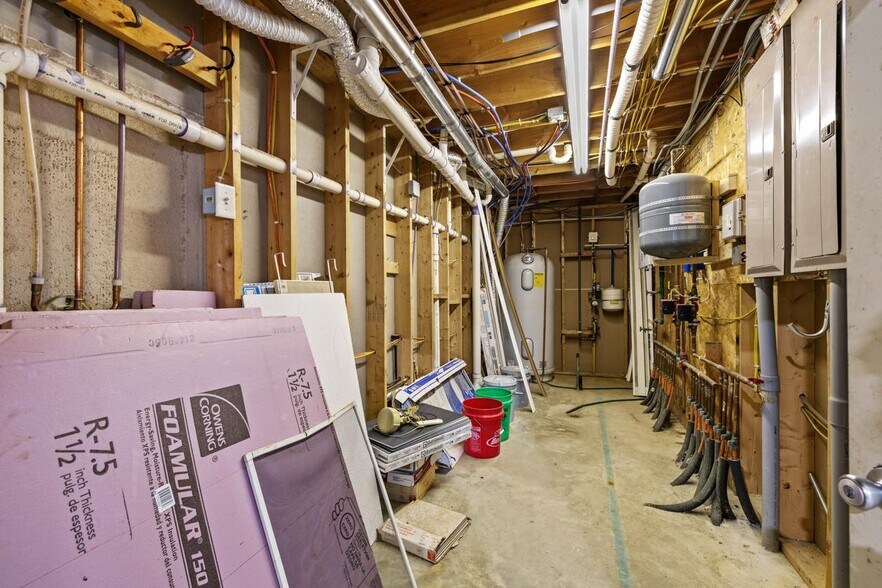 More Photos Of 2708 30th Ave NE, Minot Manufacturing For Sale