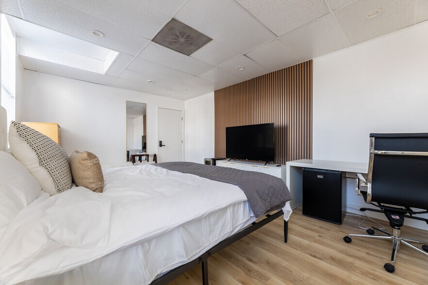 More Photos Of 744 E Walnut St, Pasadena Office Residential For Sale