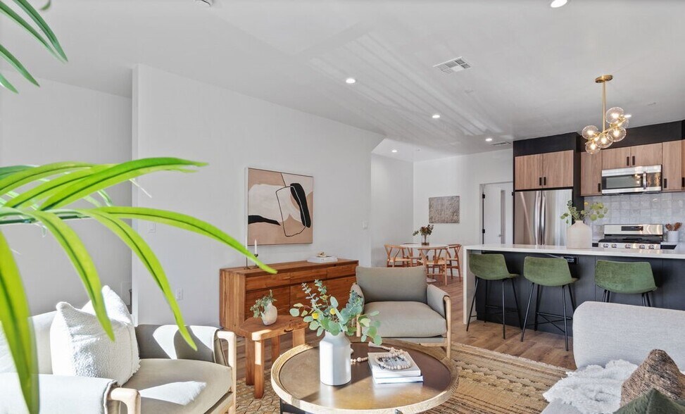 More Photos Of 10821 Hartsook St, North Hollywood Apartments For Sale