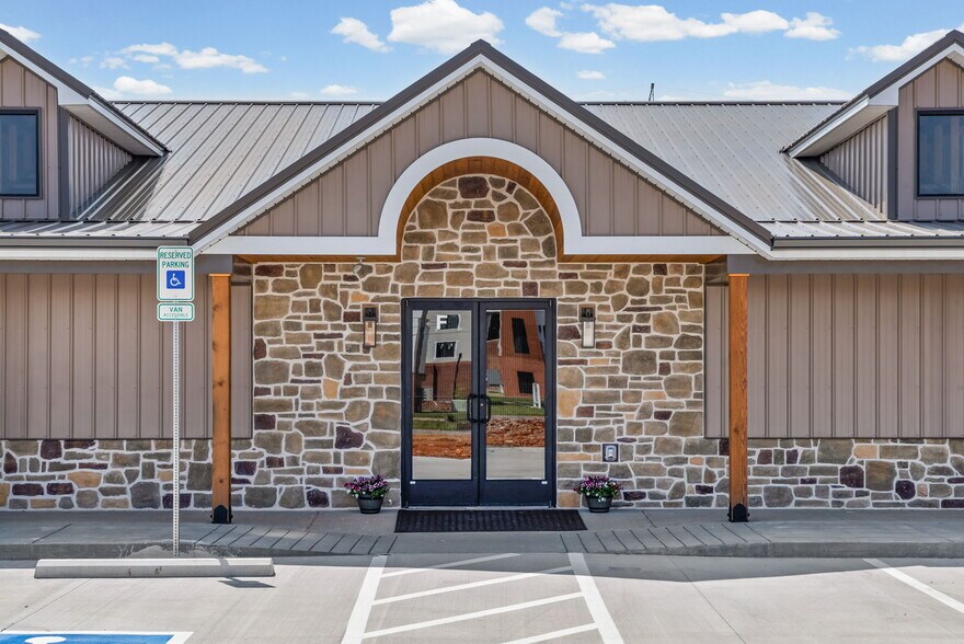 More Photos Of 2510 Pea Ridge Rd, Clarksville Office For Lease