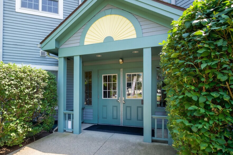 More Photos Of 320 Phillips St, North Kingstown Medical For Sale