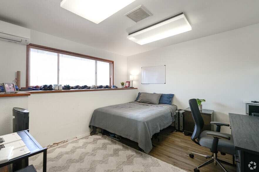 More Photos Of 4355 Lawehana St, Honolulu Industrial For Sale