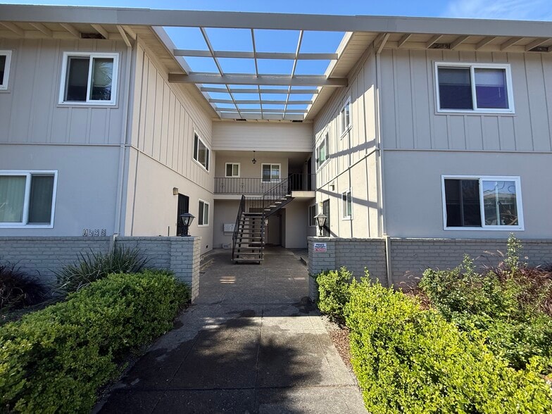 More Photos Of 1526 Hess Rd, Redwood City Apartments For Sale