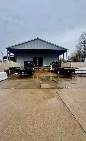 More Photos Of 5260 S Clinton Trl, Eaton Rapids Manufacturing For Lease