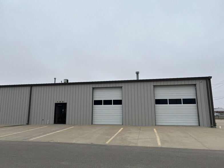 More Photos Of 1851 S Hoover Rd, Wichita Warehouse For Sale