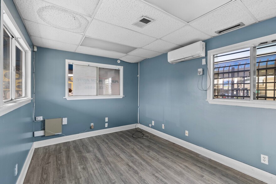 More Photos Of 13243 Osborne St, Arleta Auto Dealership For Lease