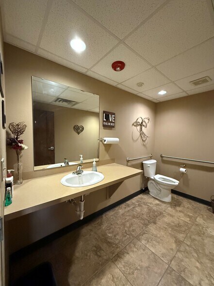 More Photos Of 1504 Nederland Ave, Nederland Storefront Retail Office For Sale