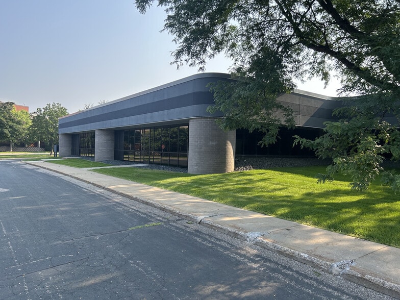 More Photos Of 700-865 5th St S, Hopkins Flex For Sale