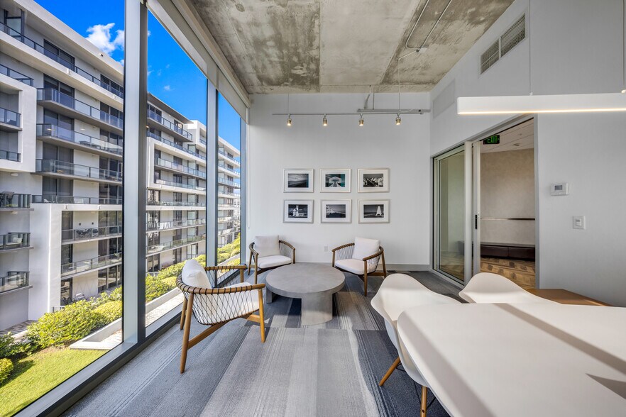 More Photos Of 2920-2950 NE 207th St, Aventura Unknown For Lease