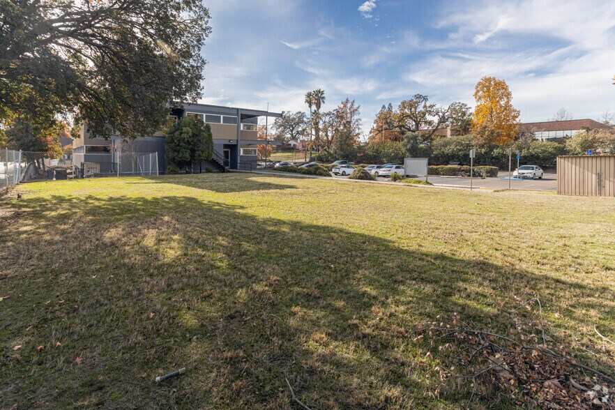 More Photos Of 5525 Dewey Dr, Fair Oaks Medical For Lease