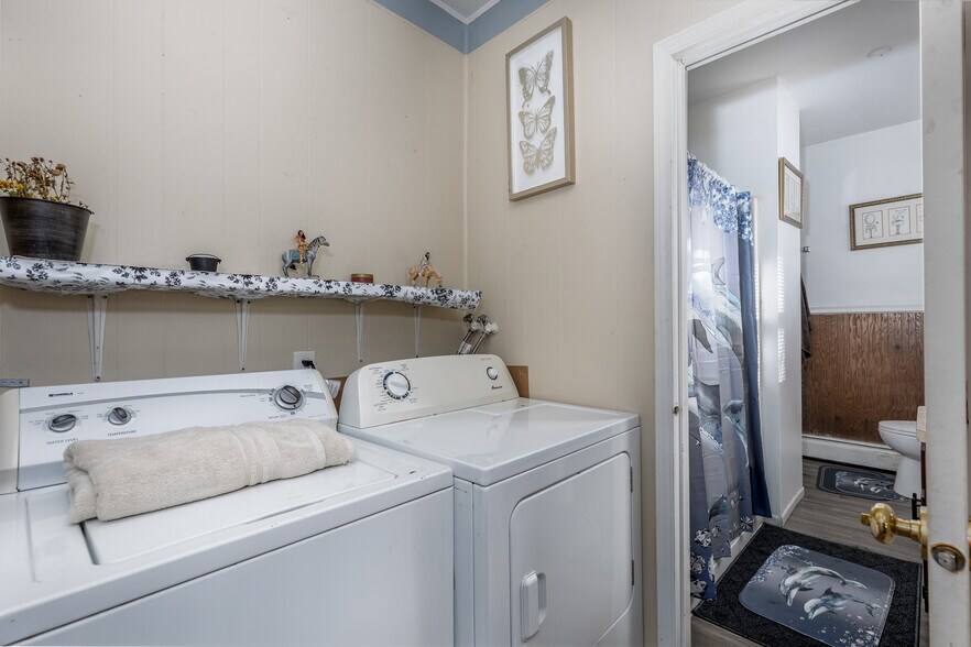 More Photos Of 415 N Sycamore St, Somonauk Apartments For Sale
