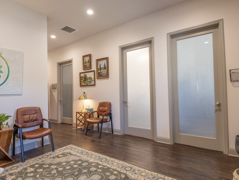 More Photos Of 404 Enterprise Dr, Oxford Medical For Sale