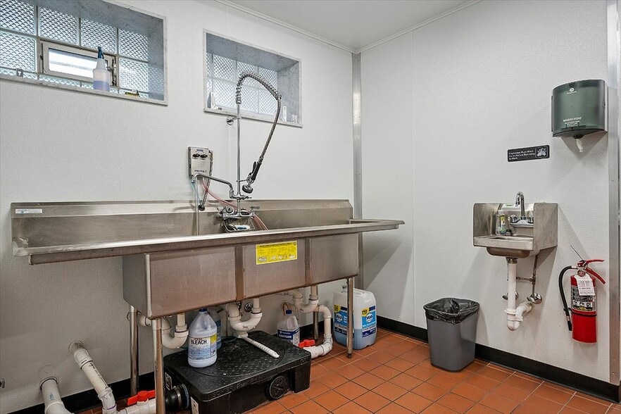 More Photos Of 624 North Ave, Pittsburgh Fast Food For Sale