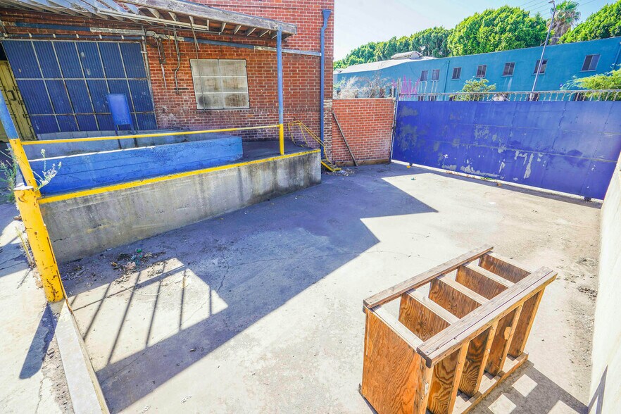 More Photos Of 3301 E 14th St, Los Angeles Warehouse For Sale