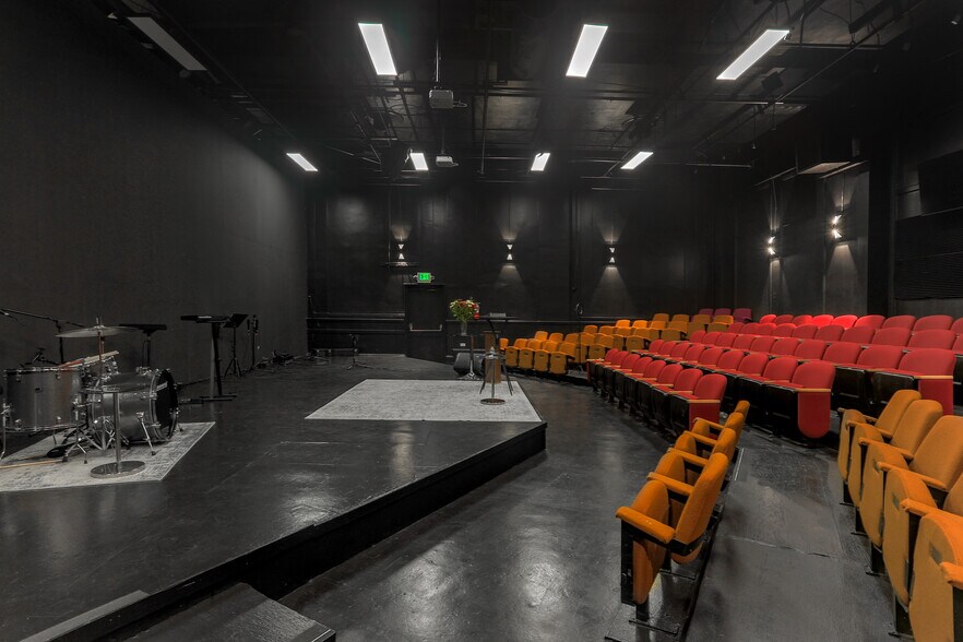 More Photos Of 2940 16th St, San Francisco Loft Creative Space For Lease