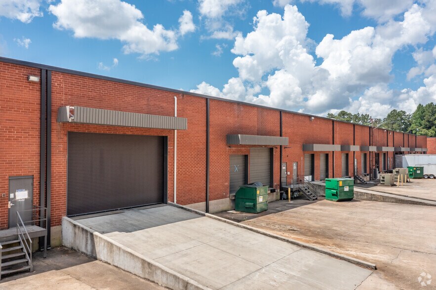 More Photos Of 5933 Peachtree Industrial Blvd, Peachtree Corners Distribution For Lease