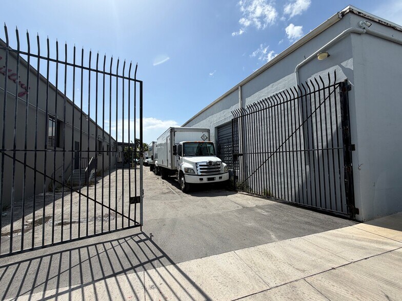 More Photos Of 3700 NW 54th St, Miami Warehouse For Lease