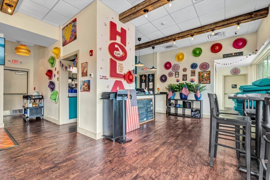 More Photos Of 859 Main St, Chatham Freestanding For Sale