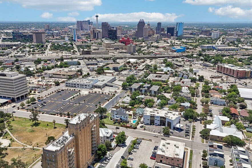 More Photos Of 421 Howard St, San Antonio Hospitality For Sale