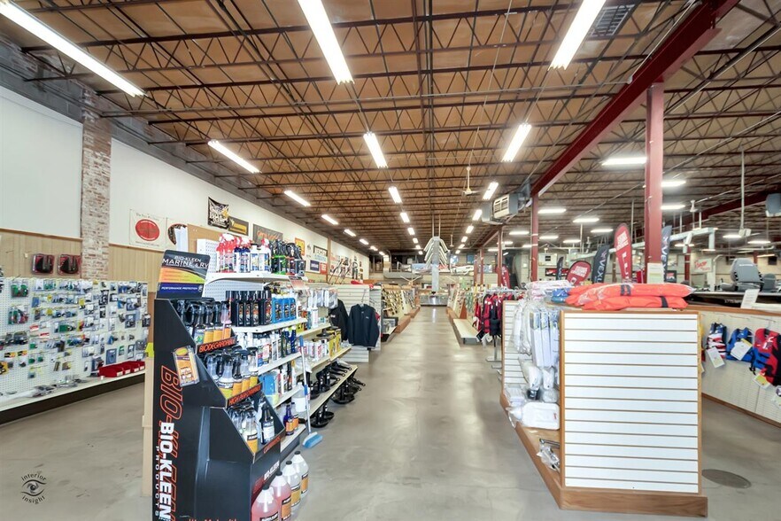 More Photos Of 879 Bedford Rd, Morris Showroom For Lease