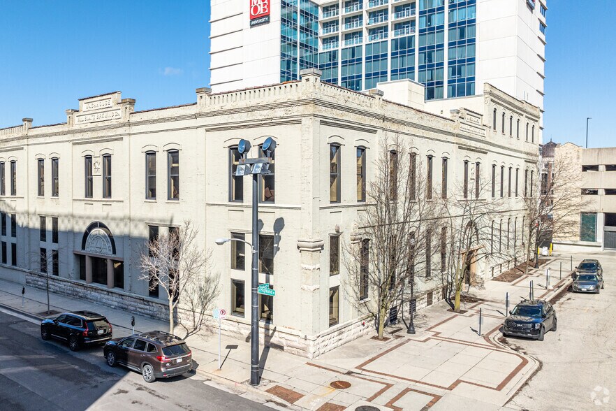 More Photos Of 1101 N Market St, Milwaukee Office For Sale