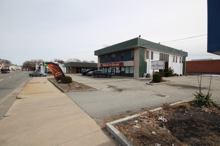 More Photos Of 1233 Main St, Worcester Storefront Retail Office For Lease