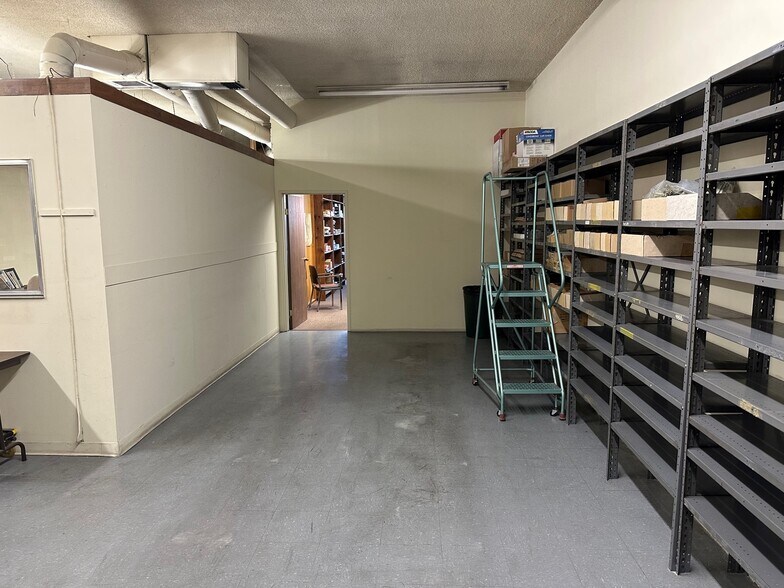 More Photos Of 3806 W Burbank Blvd, Burbank Storefront For Sale