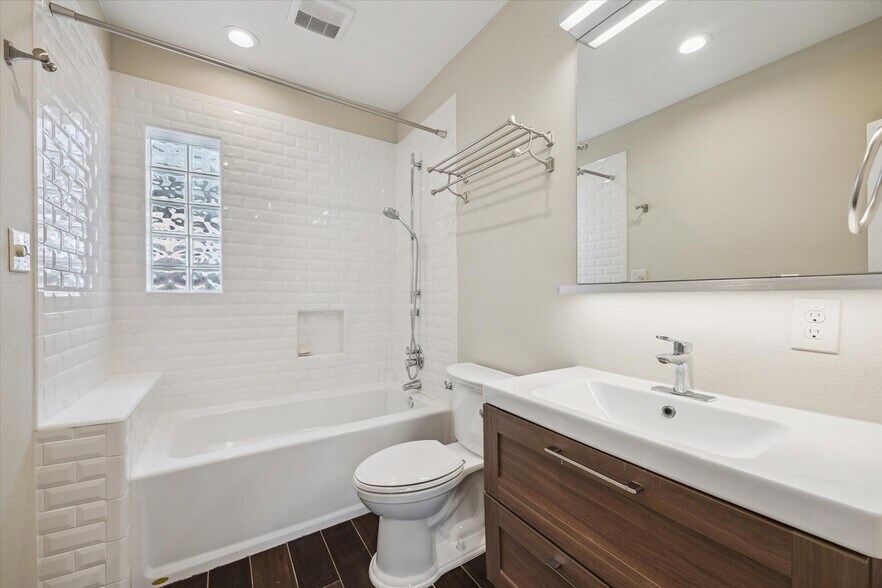More Photos Of 1220 W Gray St, Houston Apartments For Sale