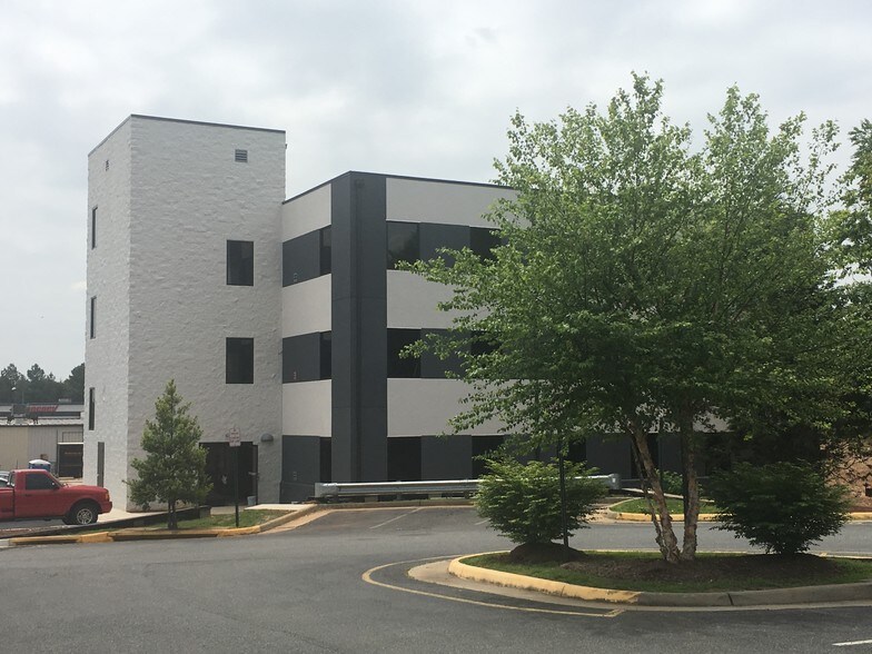 More Photos Of 12225 Amos Ln, Fredericksburg Office For Lease