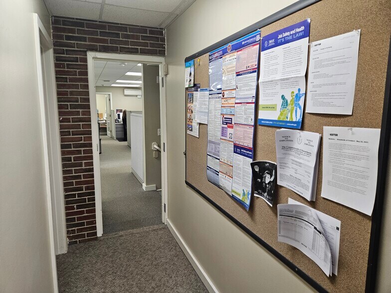 More Photos Of 35 Main St, Florence Storefront Retail Office For Lease