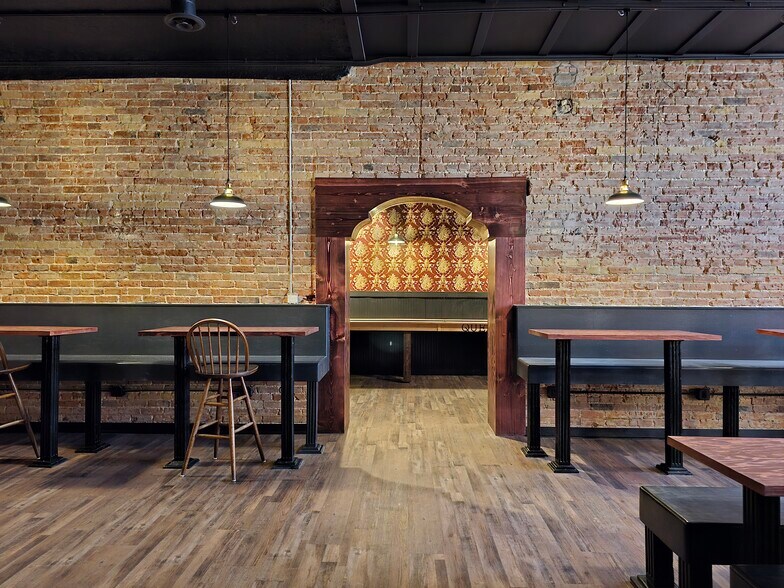 More Photos Of 1011 Front St, Evanston Restaurant For Lease