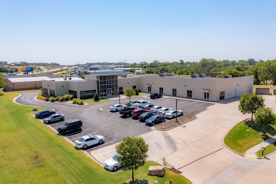 More Photos Of 2201 N Maple Ave, Broken Arrow Research And Development For Sale