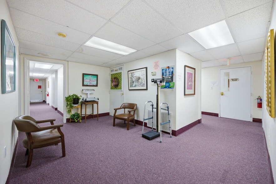 More Photos Of 1811 Bayshore Gardens Pky, Bradenton Medical For Sale