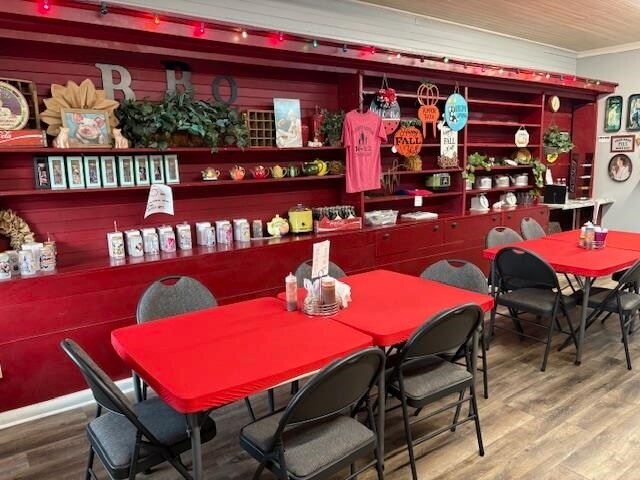 More Photos Of 5112 S Jackson Hwy, Horse Cave Restaurant For Sale
