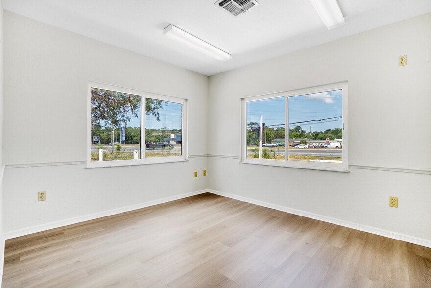 More Photos Of 3248 Commercial Way, Spring Hill Medical For Sale