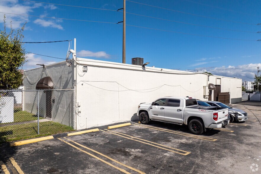 More Photos Of 2223 NW 26th Ave, Miami Warehouse For Lease