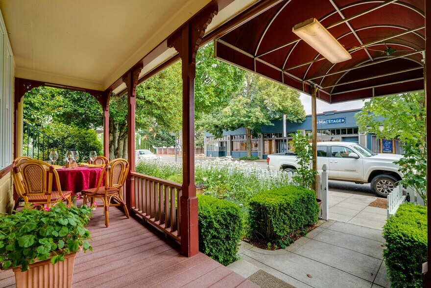 More Photos Of 729 NE 3rd St, Mcminnville Restaurant For Sale