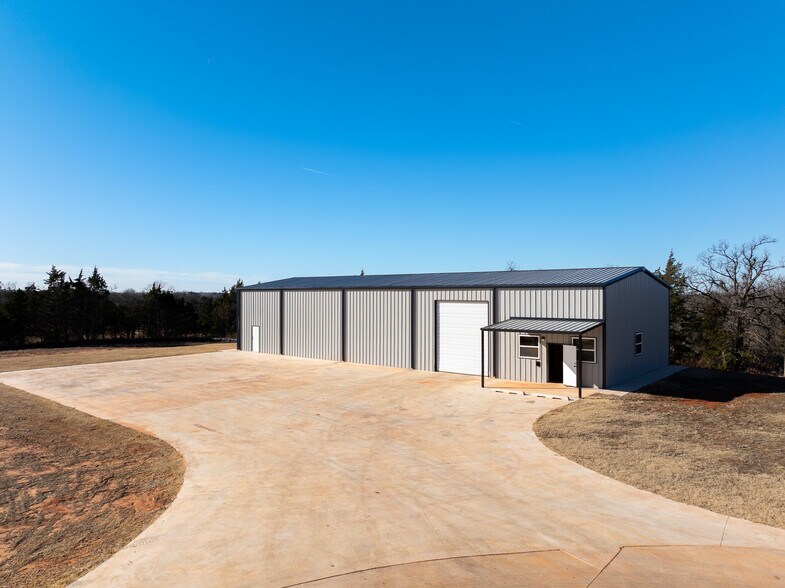 More Photos Of 625 Koloa Ave, Edmond Warehouse For Sale