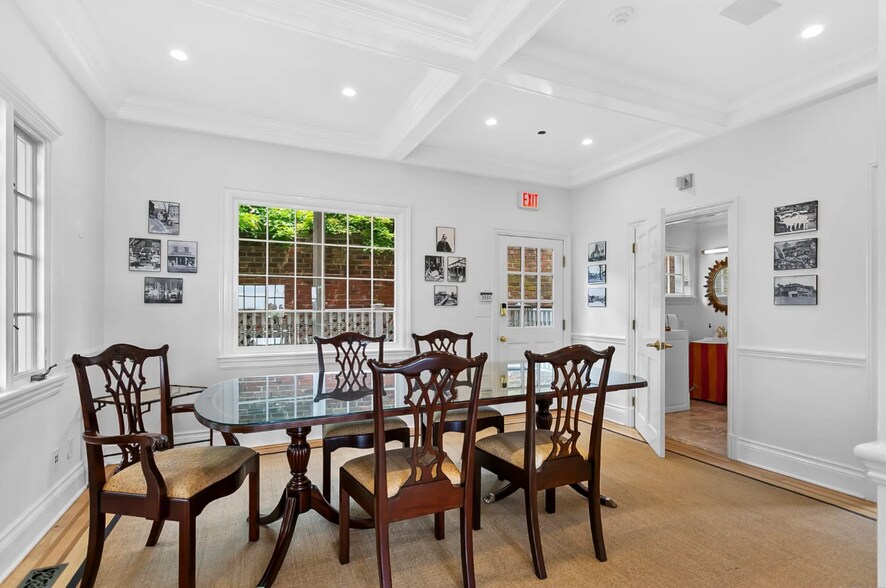 More Photos Of 656 Harbor Rd, Southport Office For Lease