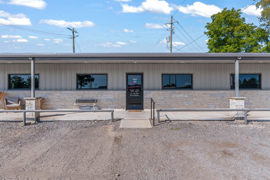 More Photos Of 15996 Highway 80, Edgewood Flex For Sale