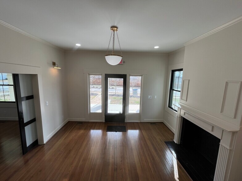 More Photos Of 700 Arlington Ave, Greenville Office For Sale