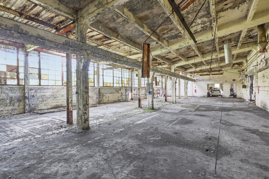 More Photos Of 470 Niagara Pky, North Tonawanda Manufacturing For Sale