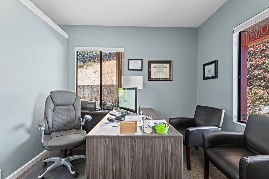 More Photos Of 16 W Valley St, Willits Office For Lease