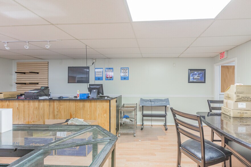 More Photos Of 300 Alamar St, Fort Oglethorpe General Retail For Sale